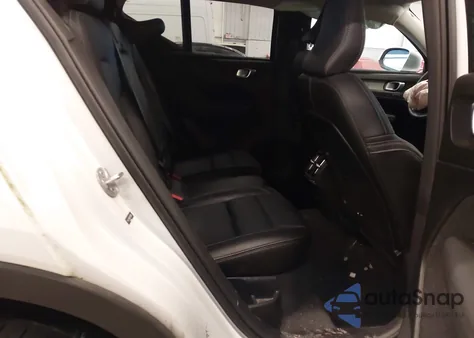 2023 Volvo Xc40 B5 Plus Bright Theme z USA, uszkodzony, nr VIN YV4L12UN5P2093993